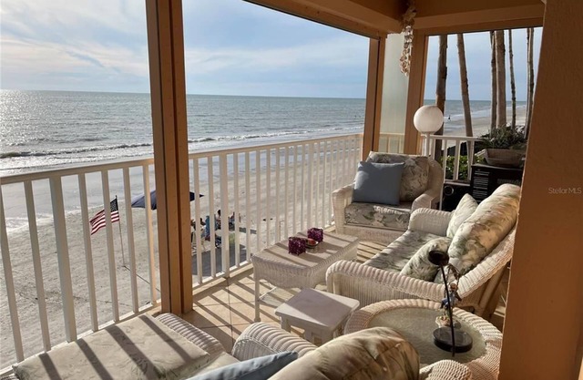 Florida - Redington Beach - Beachfront 2 BR + 2 Baths Unit