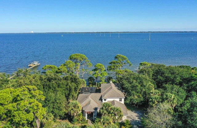 Florida Space Coast Waterfront Retreat - Family & Pet Friendly - Sleeps up to 15