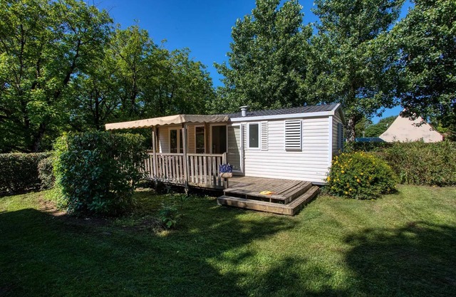 Flower Camping Le Tiradou *** - Mobil-Home Comfort 32,50m2 (3 bedrooms) + Terrace 19m2 + TV 6 persons