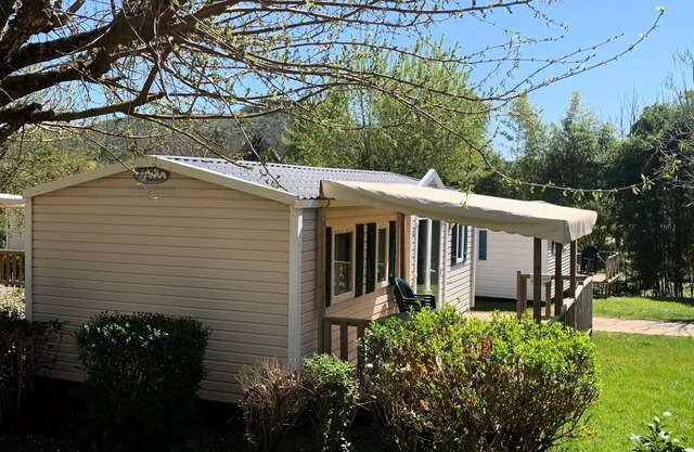 Flower Camping Le Tiradou *** - Standard Mobile Home 32m² (3 bedrooms) + Covered terrace 15m² 6 people
