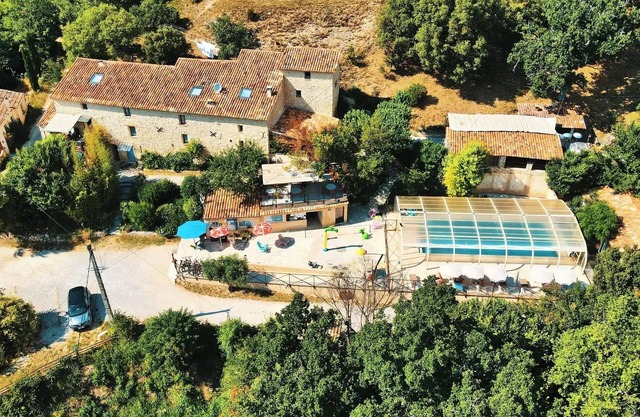 Flower Camping La Beaume **** - Tent Safari 30m2 CONFORT 2 bedrooms + covered terrace + BBQ 5 people