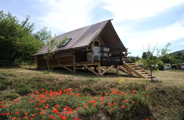 Flower Camping La Beaume **** - Cabin du Trappeur 24m2 CONFORT 2 bedrooms + air conditioning 5 persons