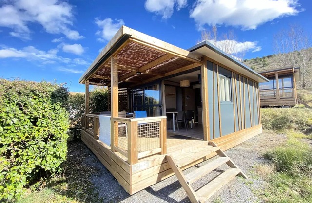 Flower Camping Saint Amand **** - Chalet Premium 37m2 including 12m2 terrace (5p-2ch), Clim, TV, dishwasher, plancha, Nespresso 5 people