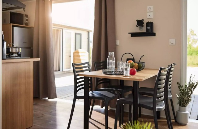 Flower Camping LA STENIOLE **** - Grand Confort mobile home - 2 bedrooms for 4 people