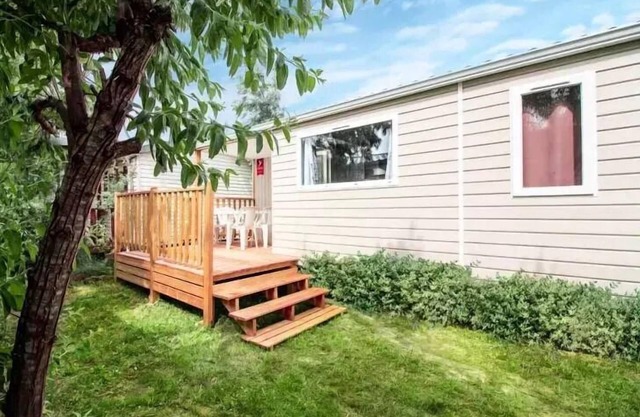 Flower CAMPING FAUVETS *** - Mobile home EVO Premium 23m2 (2 bedrooms) + integrated terrace 7m2 + air conditioning + TV + LV 4 persons