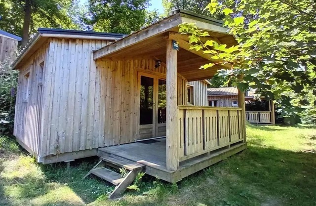 Flower Camping La Chênaie *** - Chalet Bois Confort Plus 3 habitaciones 4 Personas