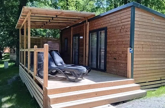 Flower Camping La Chênaie *** - Homeflower Premium 29m2 (2 bedrooms) + CLIM + semi-covered terrace + TV + sheets + towels 4 people