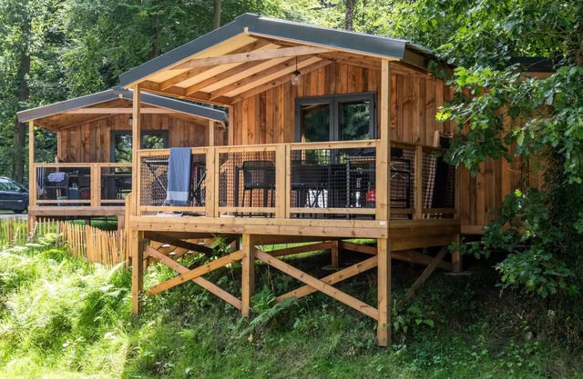 Flower Camping La Chênaie *** - Premium VIP Lodge 34m2 - 2 bedrooms + TV + sheets + towels + covered terrace of 11m2 5 people