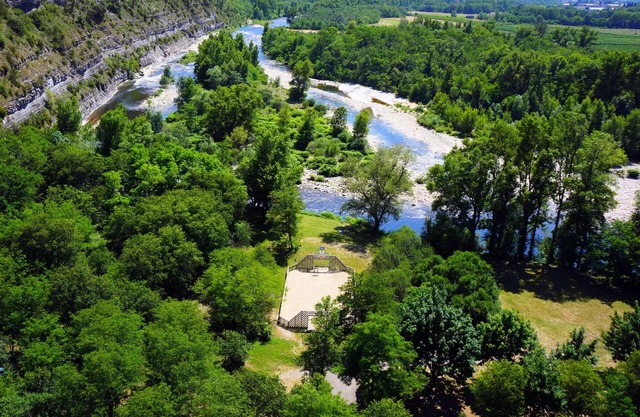 Flower Camping Le Plan d'Eau - Ardèche **** - CONFORT TINY chalet 20m² (1 bedroom - 2 people) + Covered terrace + Air conditioning for 2 people