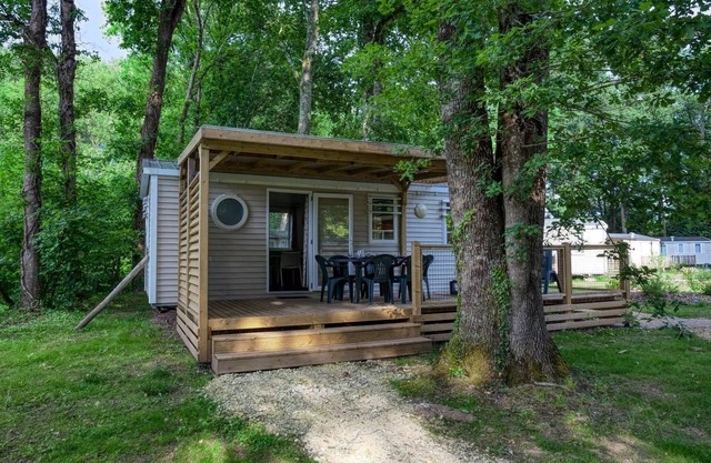 Flower Camping LES BERGES DE LA DORDOGNE **** - Mobil-Home Standard 30m2 Trémolat - 3 bedrooms + Terrace semi-covered 6 people