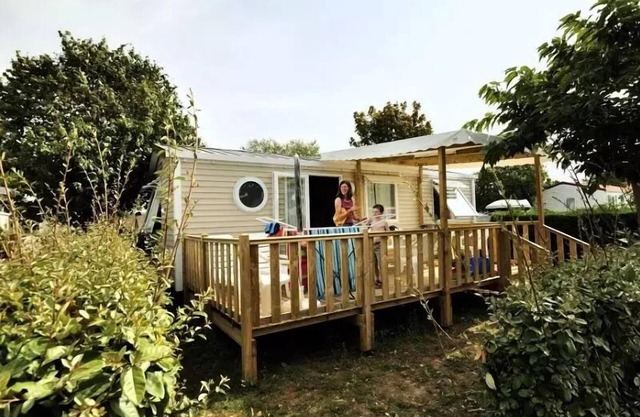 Camping Flower Les Ilates **** - Mobil Home Confort Plus 4 habitaciones 6/8 personas