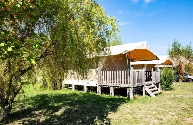 Flower Camping Loire et Châteaux **** - Standard Canvas Bungalow 3 Rooms 5 People Without sanitary facilities