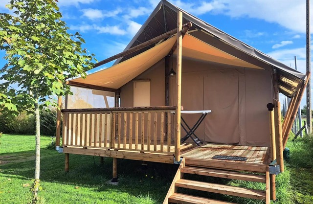 Flower Camping Loire et Châteaux **** - Lodge Toilet Comfort 25m2 (2 bedrooms) - with sanitary facilities - covered terrace 4 people