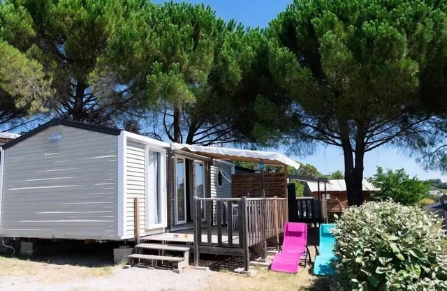 Flower Camping Provence Vallée *** - Mobile home Comfort 29m2 2 bedrooms + covered terrace + air conditioning + TV 4 to 5 people - 4 pers. included in the tariff