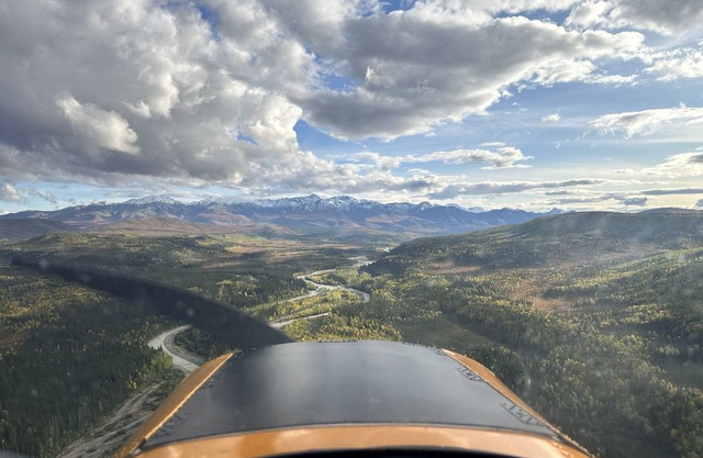 Fly or drive-in waterfront aurora-viewing 1 br apartment on airstrip and lake.
