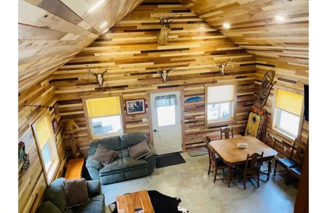 Fly Reel Cabin w/ hot tub