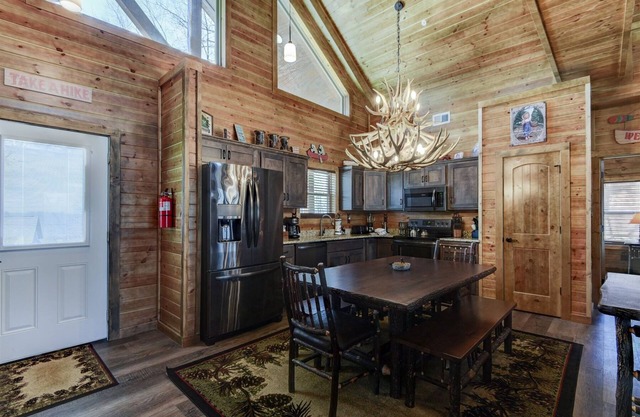 Fly Rod Lodge - Premium cabin | 2 Bed, 2 Bath