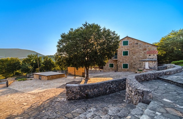 Flying Stars - Luxury Stone Villa, Family-friendly, near Split and Trogir