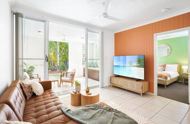 Focus on Spence - Stylish Poolside Retreat Minutes from Cairns CBD