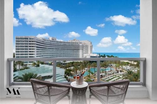 FontaineBleau Resort Balcony w Pool & Ocean View