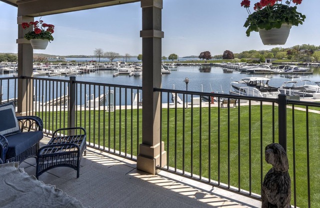 Fontana Waterfront! Prime fireworks viewing! Brand newly remodeled 2br/2ba, pool