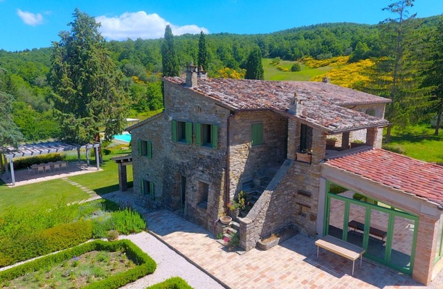 Fonticchio: Luxury Villa With Superb Views, Infinity Pool, Air-con. Free Wifi