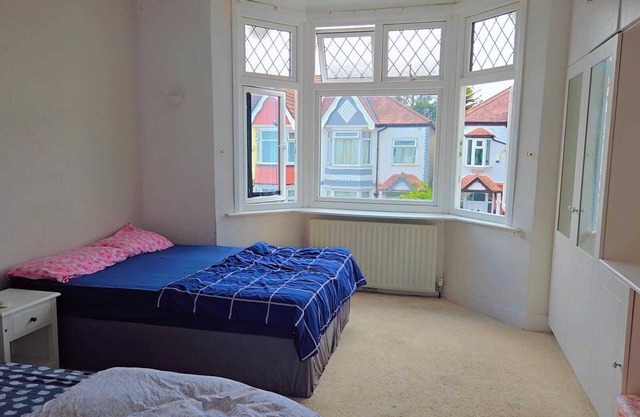 Footsteps away from wembley stadium. Best prime Location in wembley! Family Room