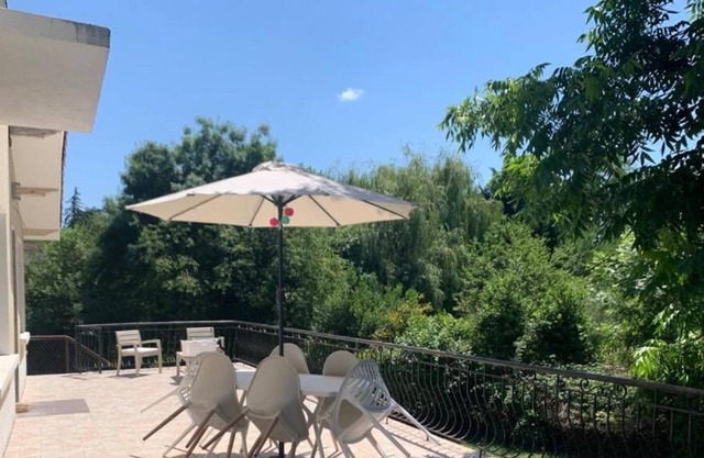 For 8, pleasant 3 bedroom house and studio with terrace