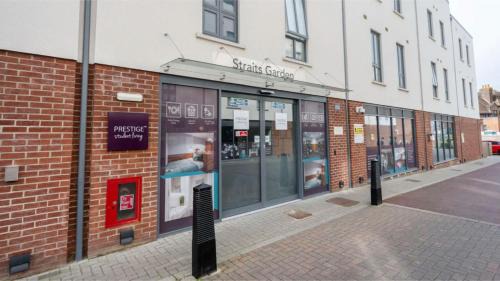 For Students Only - Straits Garden at Egham