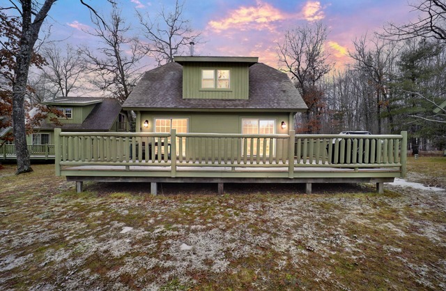Fore Seasons Cottage: Your Summer Retreat for Golf and Outdoor Adventure