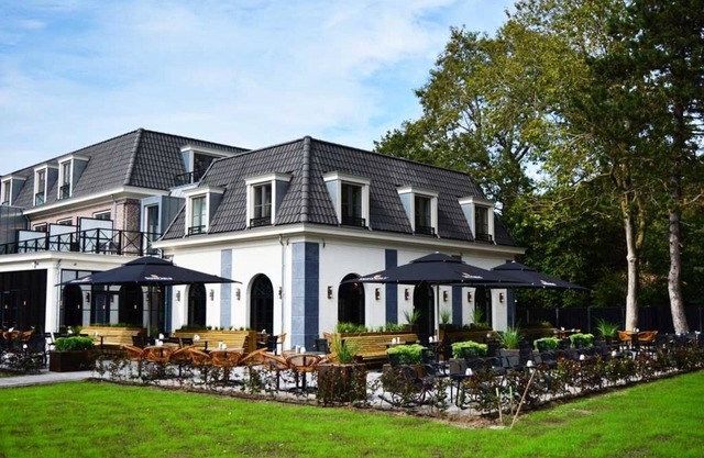 Forest and Beach Unit Near Burgh Haamstede with Free Breakfast
