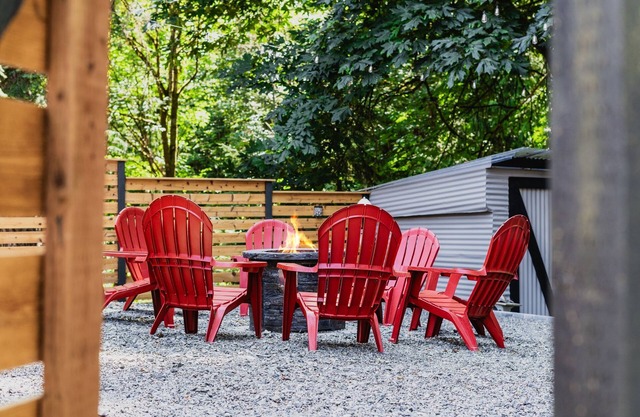 Forest Bathing Escape at The Creek Firepit Lights Yoga BBQ & Games 3BR Getaway