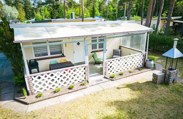 Forest bungalow with WLAN and terrace near the lake - dogs welcome