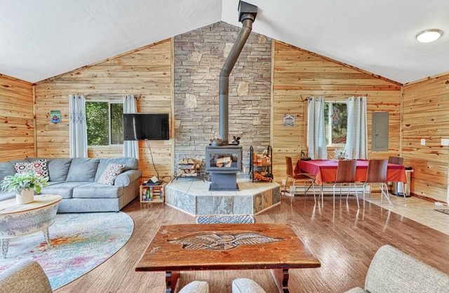 Forest Edge Hideaway with Great Views in Divide
