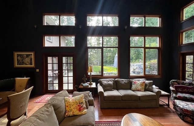 Forest Escape: Luxury Retreat for Large Groups