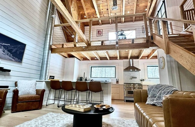 Forest Getaway: Fast Wi-Fi, 5 Min to downtown