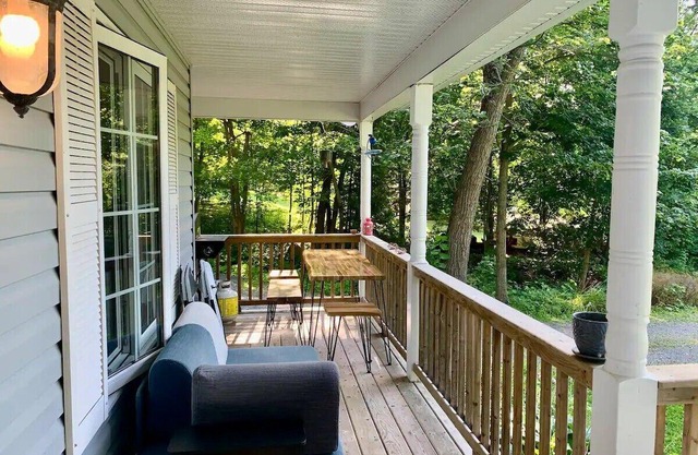 Forest Guest Suite Near Picton Centre (Pet-Friendly &Hot Tub &Park Pass)