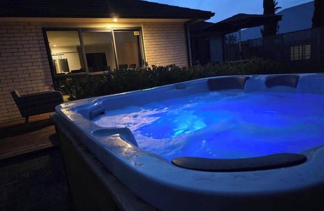 Forest Lake Luxury | Spa Pool, Ride to the Forest