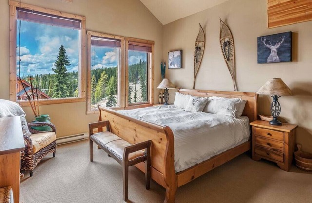 Forest Lane Hideaway-Sleeps 18 w/Private Hot Tub