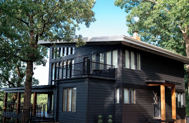 Forest Shores - A lake house within walking distance to Bull Shoals Lake access.