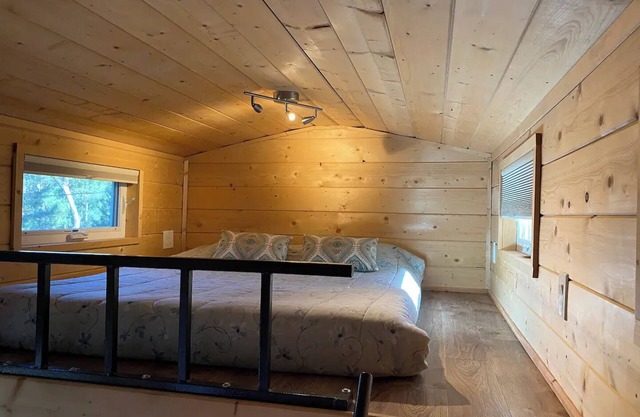 Forest Tiny House - High-End Glamping