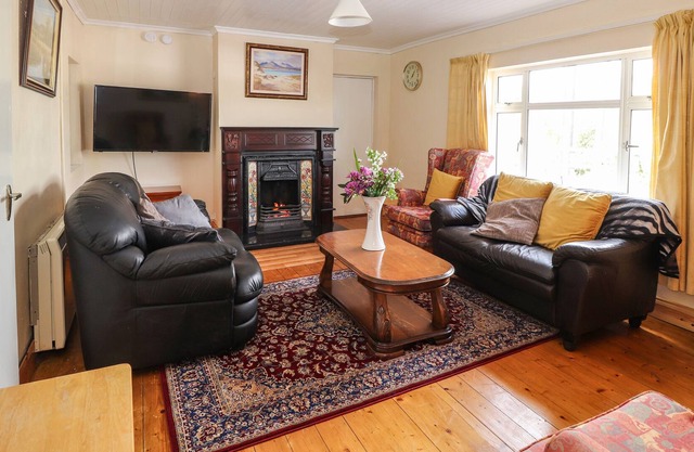 FOREST VIEW, pet friendly in Ballinskelligs, County Kerry