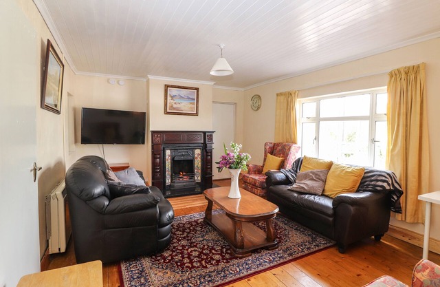 FOREST VIEW, pet friendly in Ballinskelligs, County Kerry