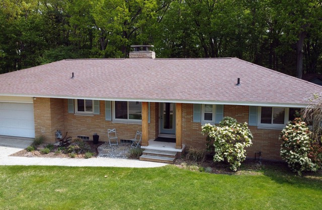 Forested Backyard Within Minutes of Hiking and Beaches