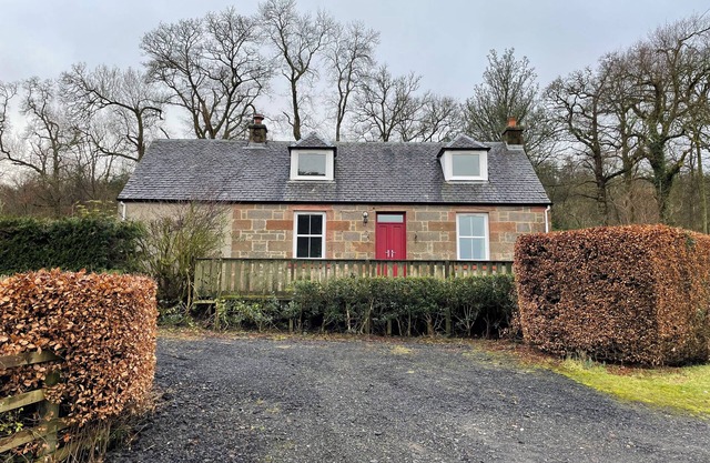 Foresters Cottage - an ideal getaway in the Scottish countryside by Loch Lomond