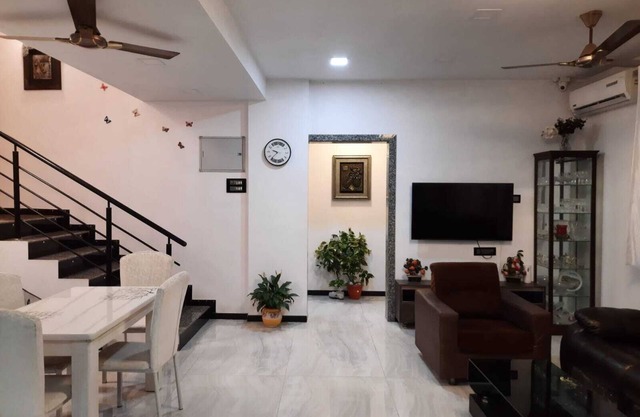 Forget your worries in this spacious and serene space.