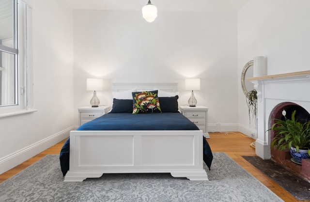 Forget your worries in this spacious and serene space. Close to all amenities i