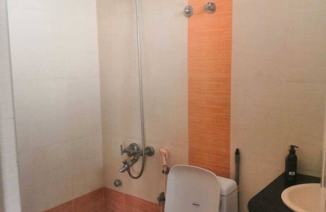Forget your worries in this spacious and serene space. Wind down RECHARGE !!!