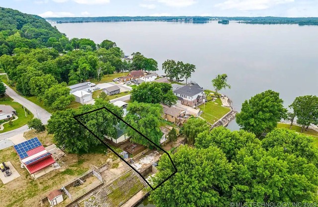 Forget your worries in this spacious and serene lake house in the woods