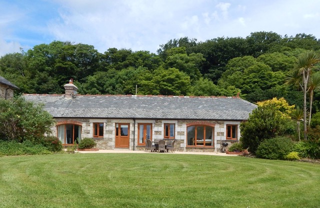 Antigua cochera con jardín cerrado - Hendra Barns, Mitchell Near Newquay